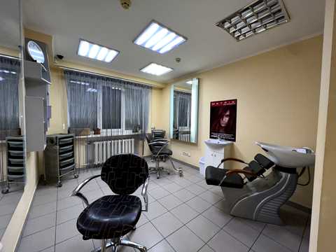комерційна за адресою Метробудівська вул., 4