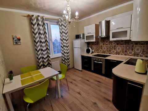 квартира за адресою В'ячеслава Чорновола вул., 27