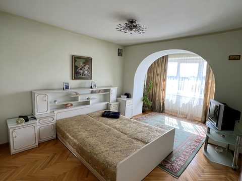 квартира по адресу Героев Майдана ул. (Червоноармійська), 83