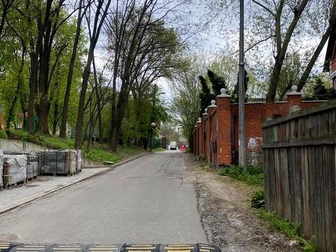 комерційна за адресою Кримська вул., 6