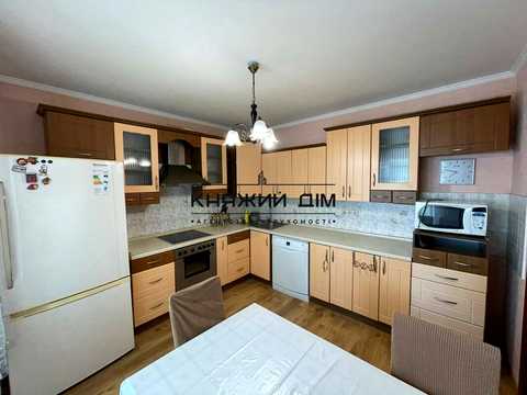 квартира за адресою Драгоманова вул., 8-А