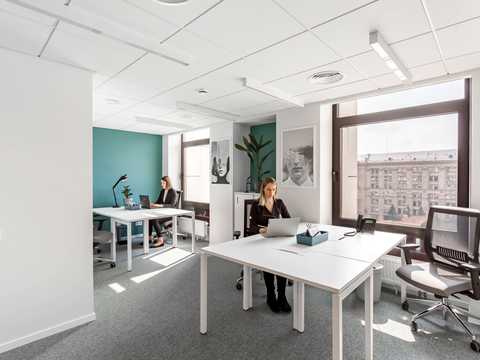 коммерческая по адресу майдан Незалежності пл., 2