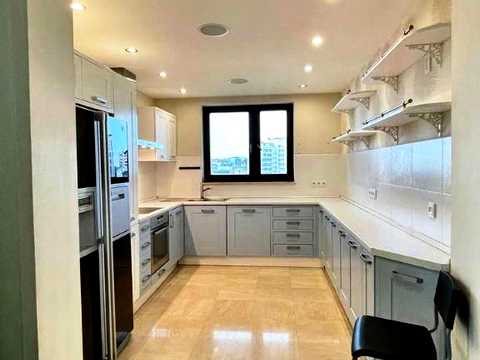 квартира за адресою Кропивницького вул., 10