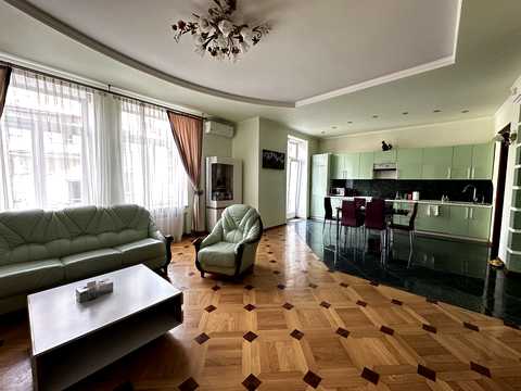 квартира за адресою Ярослава Стецька вул. (Добролюбова), 11