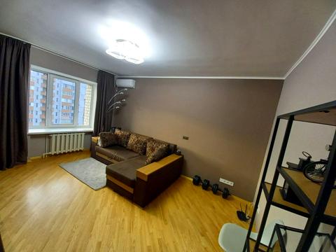 квартира за адресою Анни Ахматової вул., 35-Б