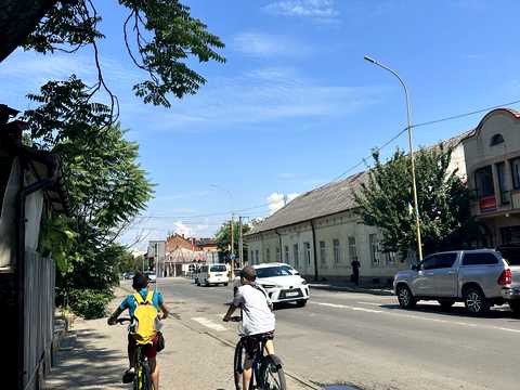 комерційна за адресою Карпатської України вул. (Юрія Гагаріна), 2-А