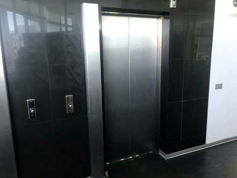 комерційна за адресою Басейна вул., 1/2