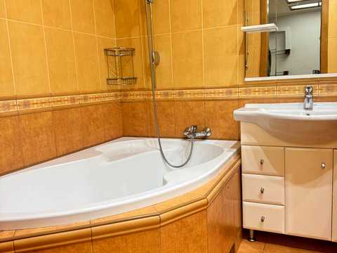 квартира за адресою Верховинна вул., 35