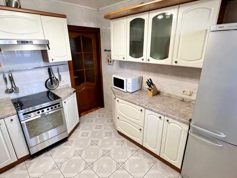 квартира за адресою Стадіонна вул., 6