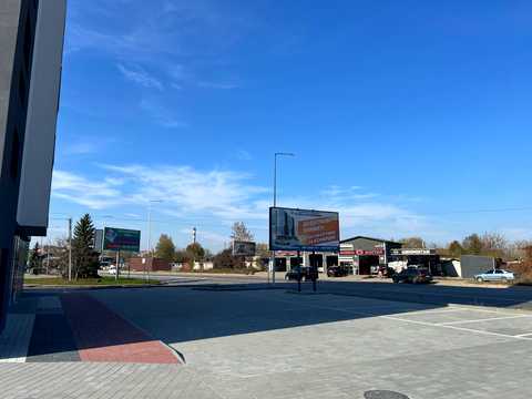 коммерческая по адресу Максимовича ул., 15