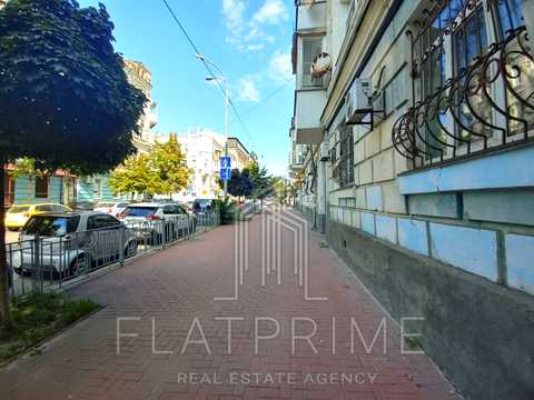 комерційна за адресою Братська вул., 10