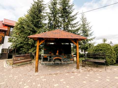 комерційна за адресою с. Яблуниця, Степана Бандери, 30