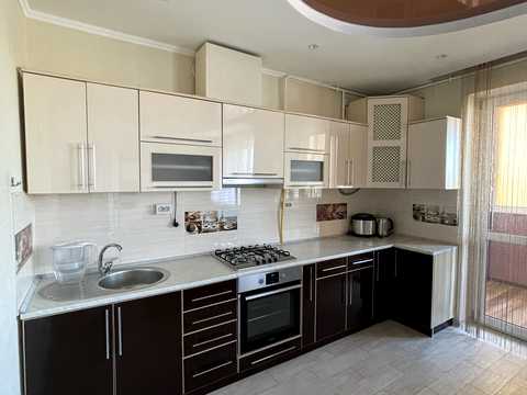 квартира за адресою Андрія Мельника, 30