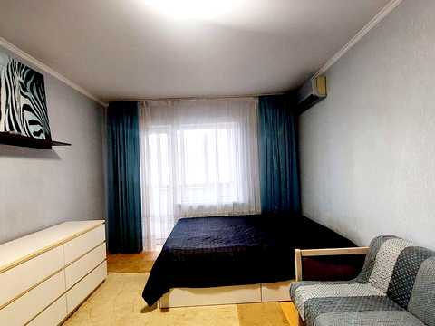 квартира за адресою Ревуцького вул., 25