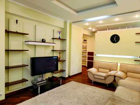 квартира по адресу Строителей ул., 38/14