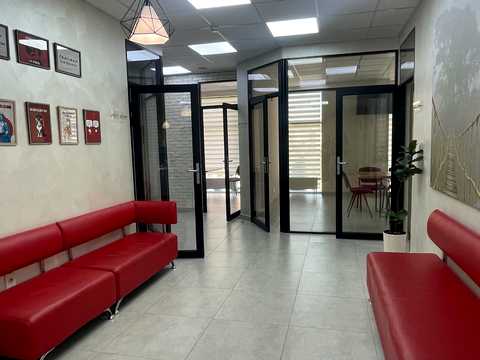 комерційна за адресою Університетська вул., 3