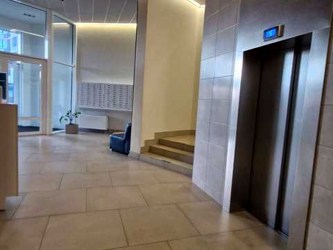 комерційна за адресою Зарічна вул., 1-Г