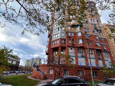 комерційна за адресою Василя Стуса вул., 38