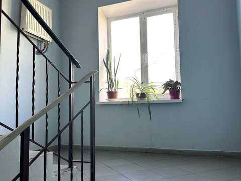 комерційна за адресою Соборна вул. (Леніна), 4