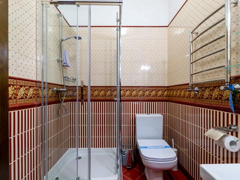 комерційна за адресою Звенигородська пл., 3