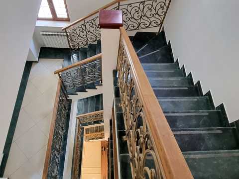 комерційна за адресою Володимирська вул., 63