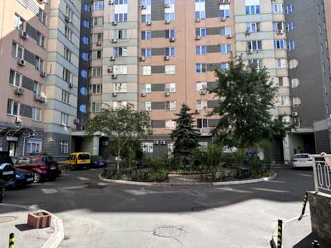 квартира за адресою Раїси Окіпної вул., 4