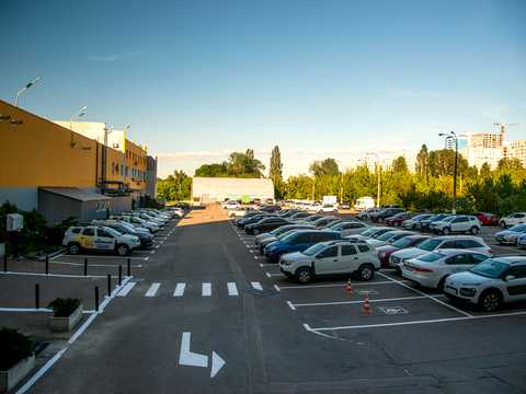 комерційна за адресою Героїв Космосу вул., 4