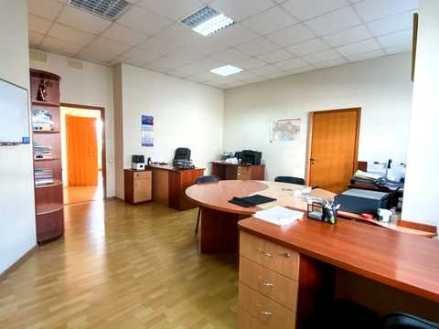 комерційна за адресою Королеви Єлизавети ІІ вул. (Глинки), 1