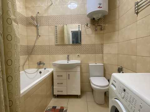 квартира за адресою Захисників Вітчизни, 12