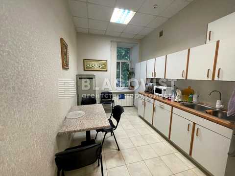 комерційна за адресою Панаса Мирного вул., 1