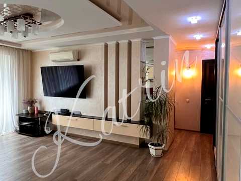 квартира за адресою Космодромна вул., 3