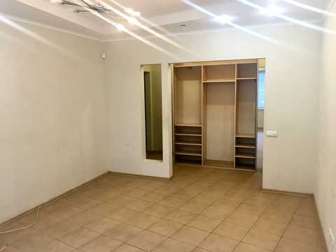комерційна за адресою Зої Гайдай вул., 2