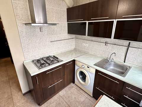 квартира за адресою Дніпровська набережна вул., 9