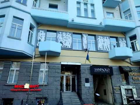 коммерческая по адресу Музейний пер., 4