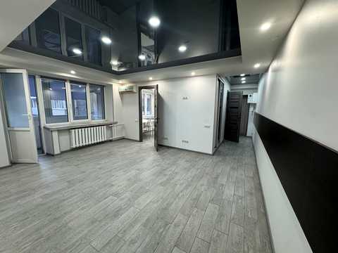 комерційна за адресою Саксаганського вул., 88
