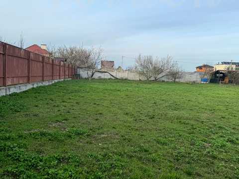 участок по адресу Сухомлинського