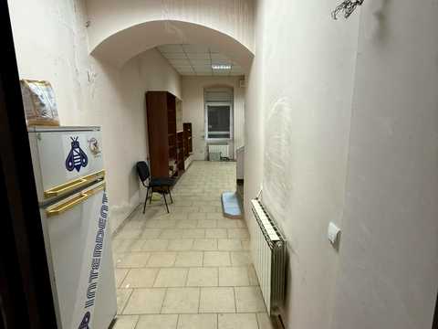 комерційна за адресою Августина Волошина вул., 2
