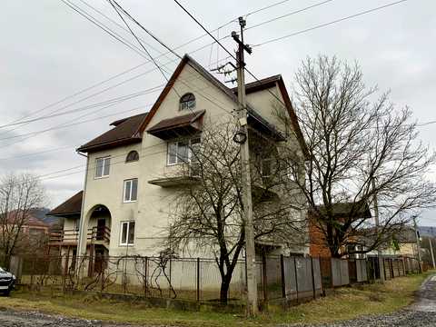 будинок за адресою Молодіжна