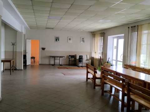 комерційна за адресою Центральна, 1