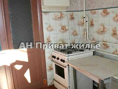 будинок за адресою Лютневої Революції вул., 1