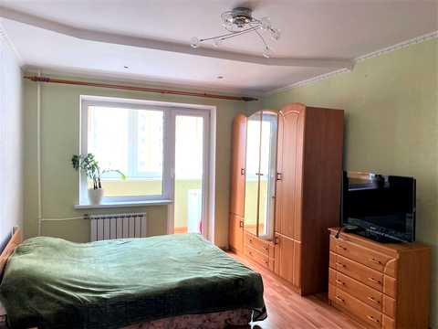 квартира за адресою Анни Ахматової вул., 6