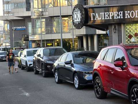 комерційна за адресою Дніпровська набережна вул., 14-Б