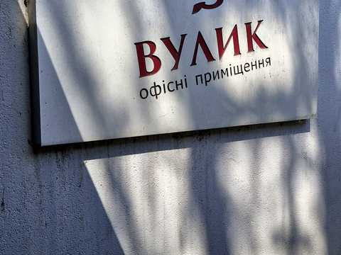 комерційна за адресою майдан Захисників України пл. (Повстання), 7/8