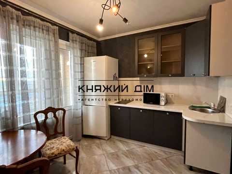 квартира за адресою Софії Русової вул., 7