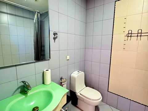 комерційна за адресою Трьохсвятительська вул., 13