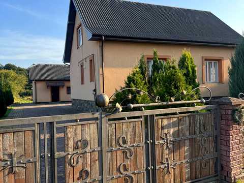 будинок за адресою Лази Лісові
