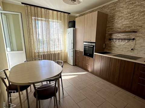 квартира за адресою Анни Ахматової вул., 37