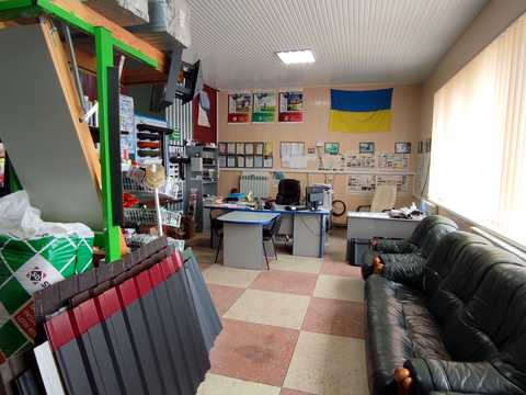 комерційна за адресою с. Мирне, вул. Радянська, 48