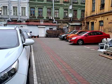 коммерческая по адресу Жилянская ул., 146