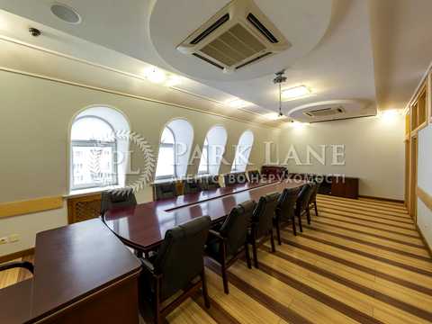 комерційна за адресою Саксаганського вул., 67